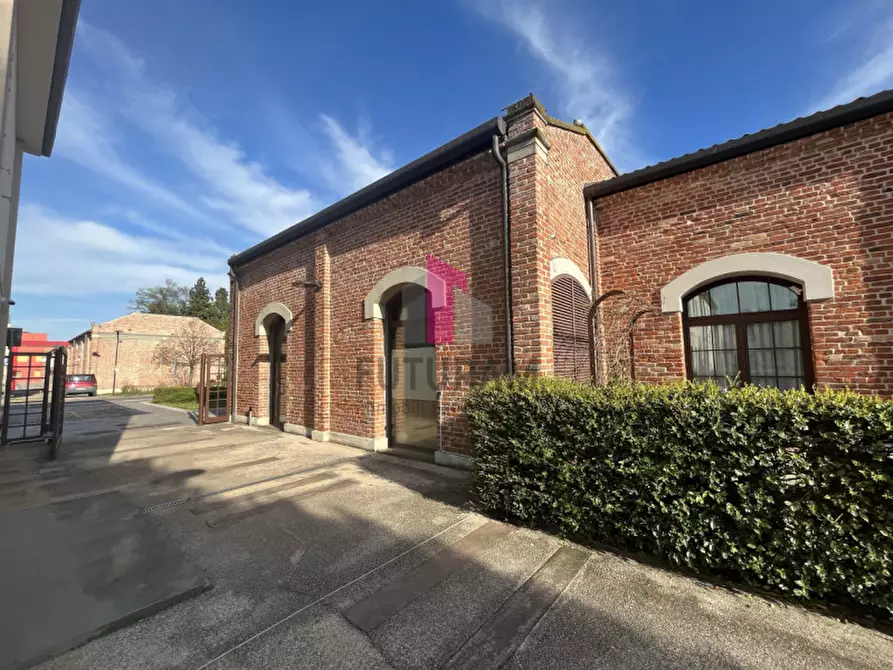 Immagine 7 di Negozio in vendita  in viale Camerini a Piazzola Sul Brenta