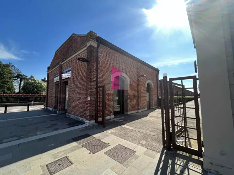 Immagine 9 di Negozio in vendita  in viale Camerini a Piazzola Sul Brenta