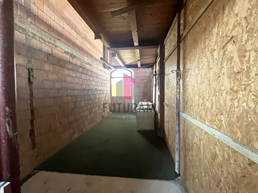 Immagine 13 di Negozio in vendita  in viale Camerini a Piazzola Sul Brenta