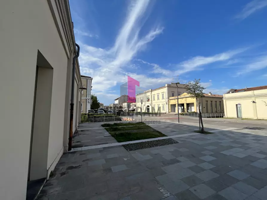 Immagine 5 di Negozio in vendita  in viale Camerini a Piazzola Sul Brenta