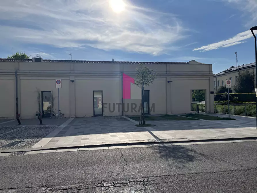 Immagine 7 di Negozio in vendita  in viale Camerini a Piazzola Sul Brenta