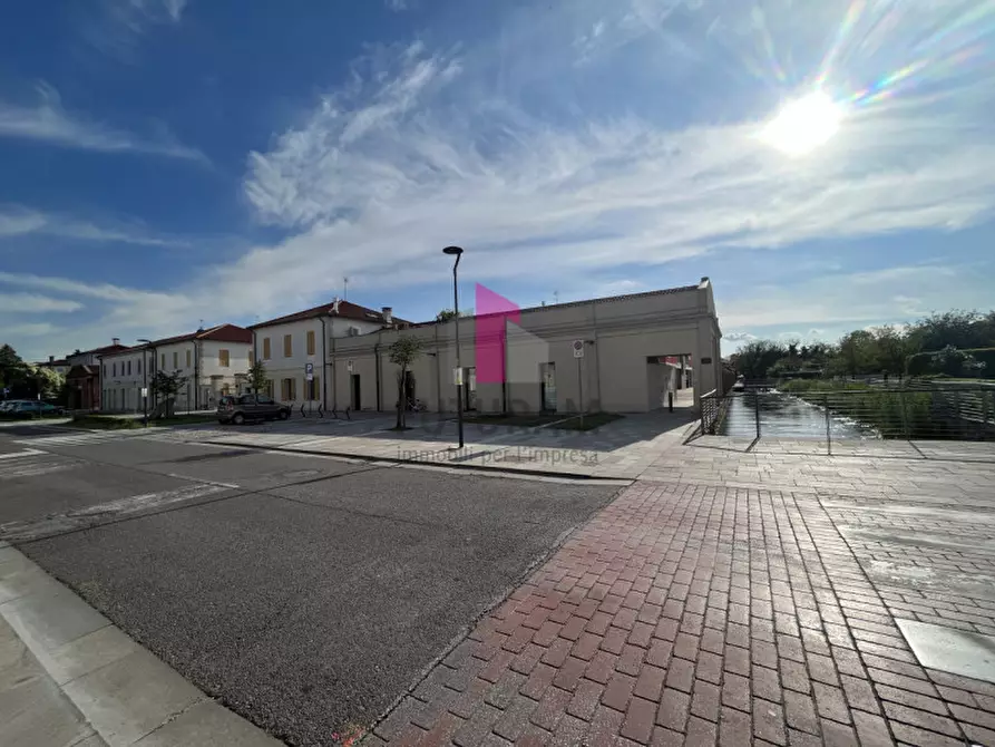 Immagine 8 di Negozio in vendita  in viale Camerini a Piazzola Sul Brenta