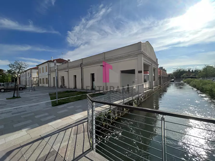 Immagine 9 di Negozio in vendita  in viale Camerini a Piazzola Sul Brenta