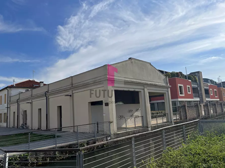 Immagine 10 di Negozio in vendita  in viale Camerini a Piazzola Sul Brenta