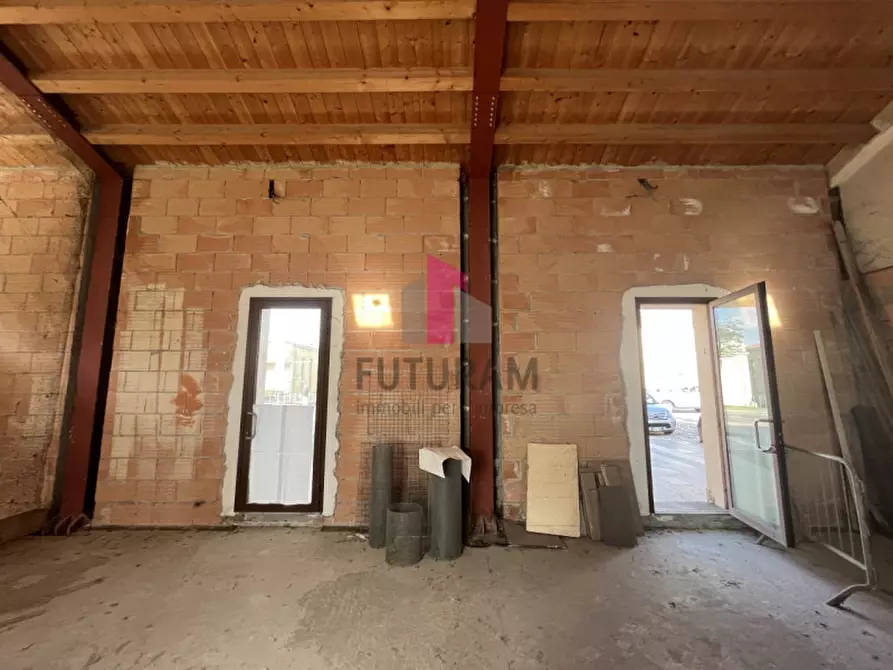 Immagine 18 di Negozio in vendita  in viale Camerini a Piazzola Sul Brenta