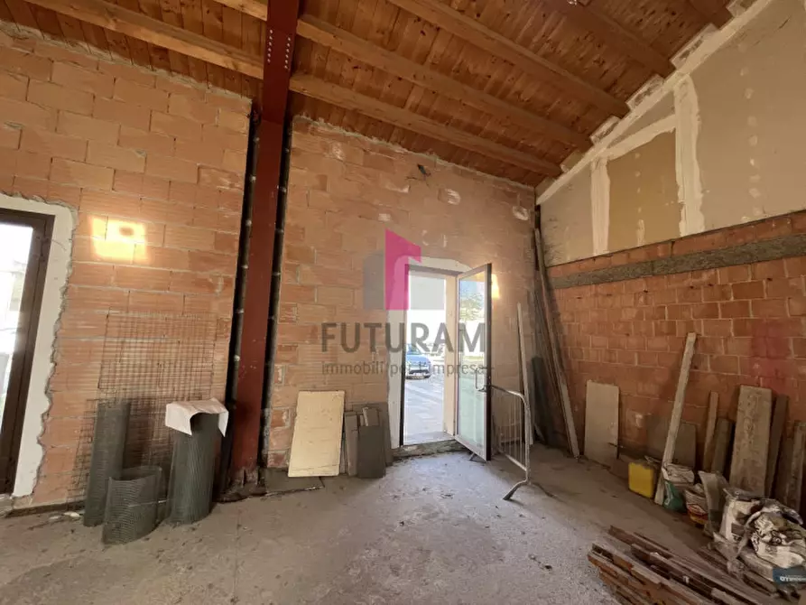 Immagine 19 di Negozio in vendita  in viale Camerini a Piazzola Sul Brenta