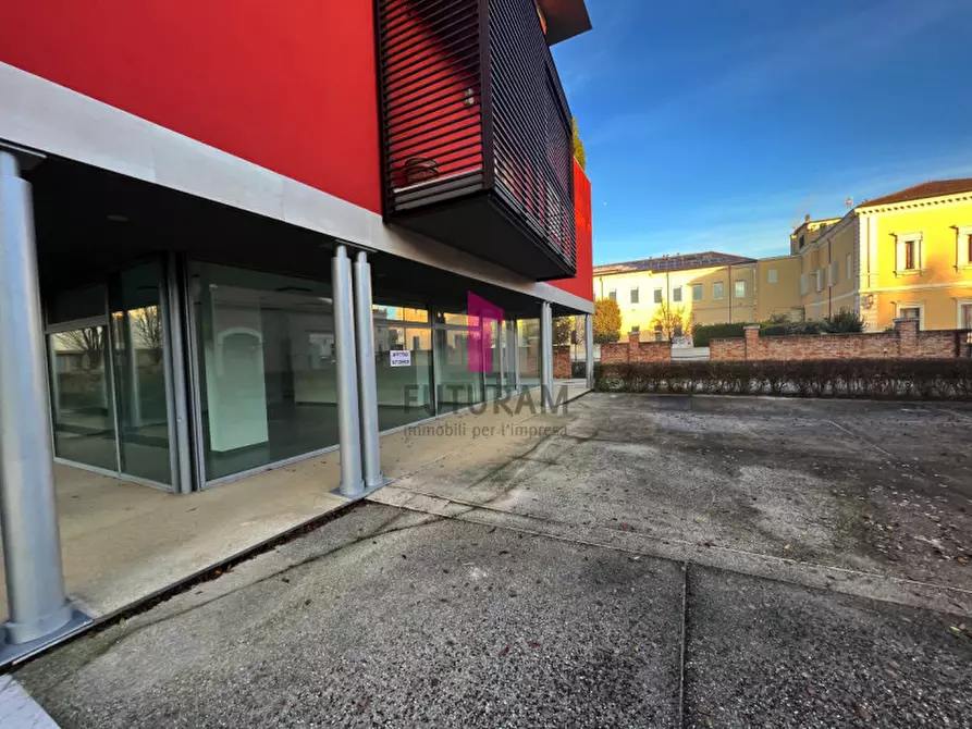 Immagine 34 di Ufficio in affitto  in via camerini a Piazzola Sul Brenta