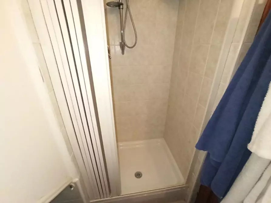 Immagine 14 di Appartamento in vendita  in Via Roma a Castiglione Del Lago