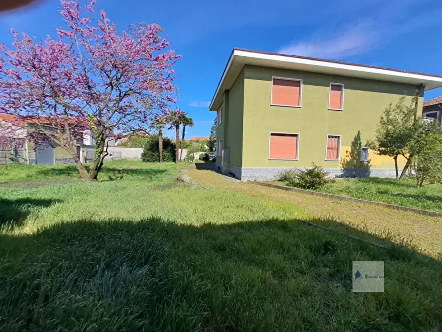 Immagine 1 di Villa in vendita  in Via Ronchi a Robecchetto Con Induno