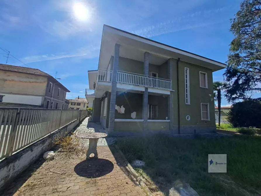 Immagine 20 di Villa in vendita  in Via Ronchi a Robecchetto Con Induno