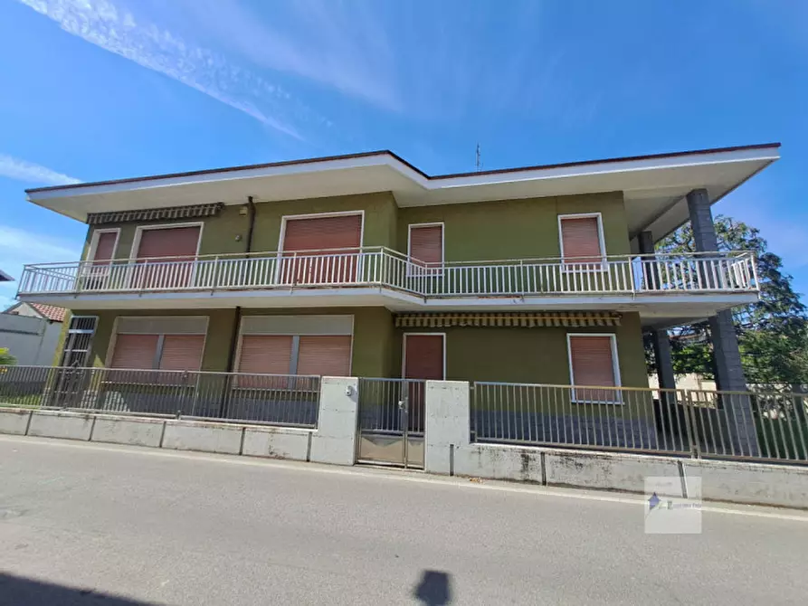 Immagine 21 di Villa in vendita  in Via Ronchi a Robecchetto Con Induno