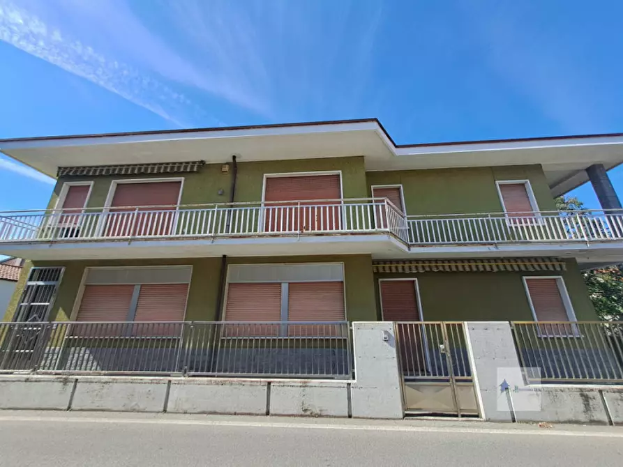 Immagine 22 di Villa in vendita  in Via Ronchi a Robecchetto Con Induno