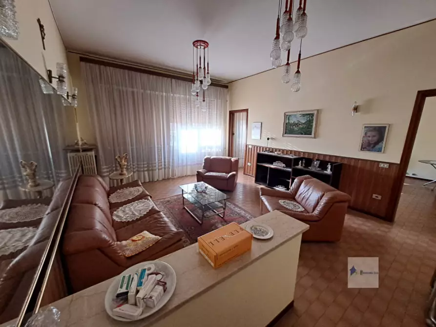 Immagine 25 di Villa in vendita  in Via Ronchi a Robecchetto Con Induno