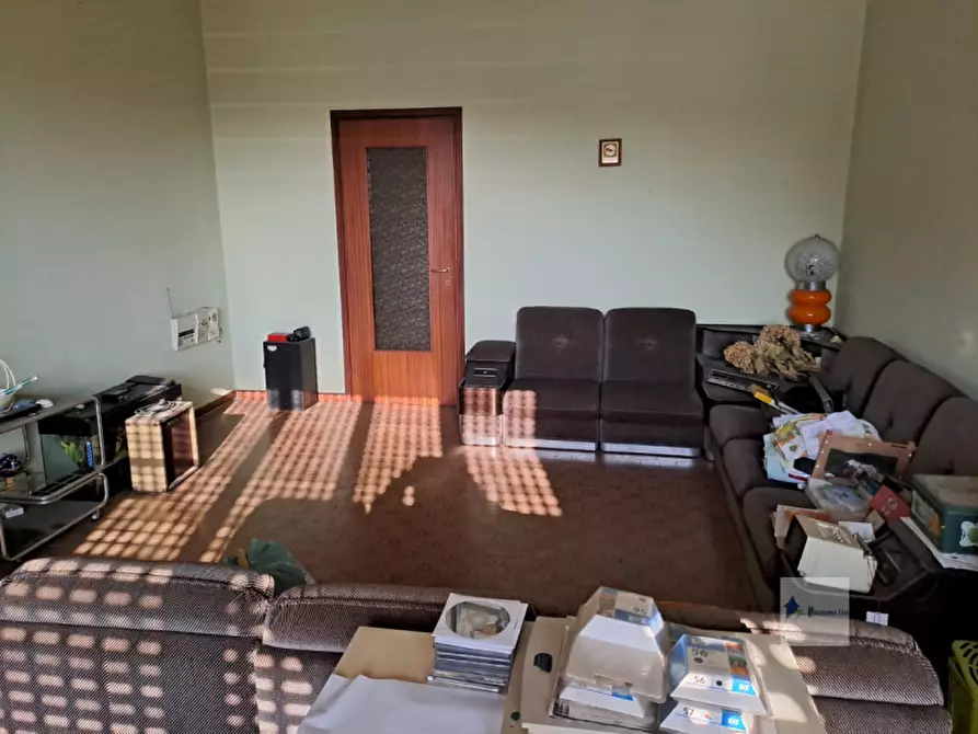 Immagine 41 di Villa in vendita  in Via Ronchi a Robecchetto Con Induno