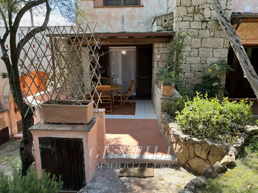 Immagine 14 di Appartamento in vendita  in Cala dei Ginepri a Arzachena