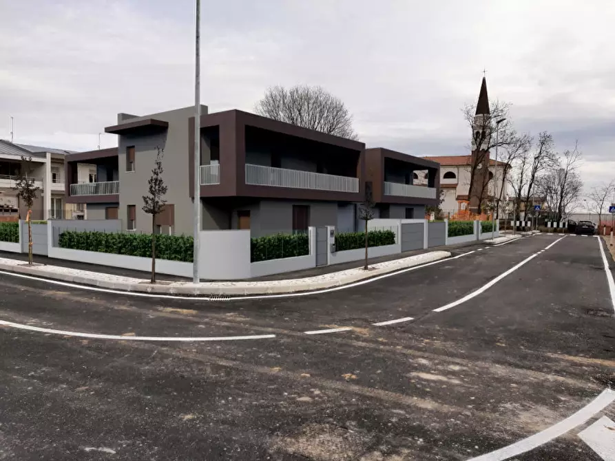 Immagine 3 di Villetta a schiera in vendita  in via Bertina a Loria