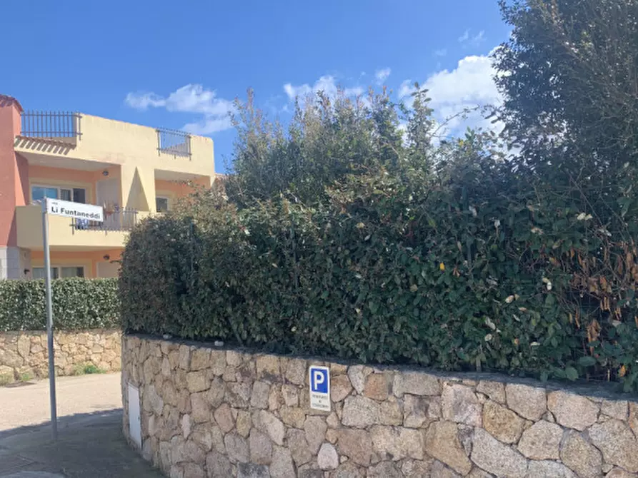 Immagine 16 di Appartamento in vendita  a Arzachena