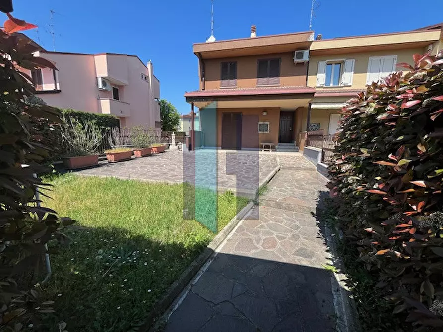 Immagine 1 di Villetta a schiera in vendita  in Via Aldo Moro a Sant'angelo Lodigiano