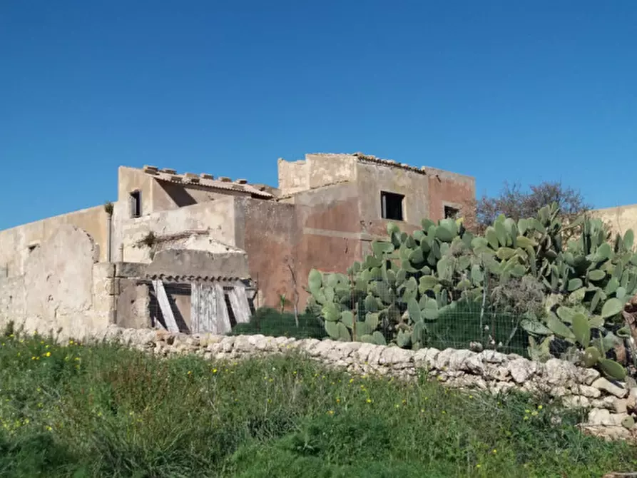 Immagine 30 di Casa indipendente in vendita  in Viale Sebastiano Fortuna a Pachino