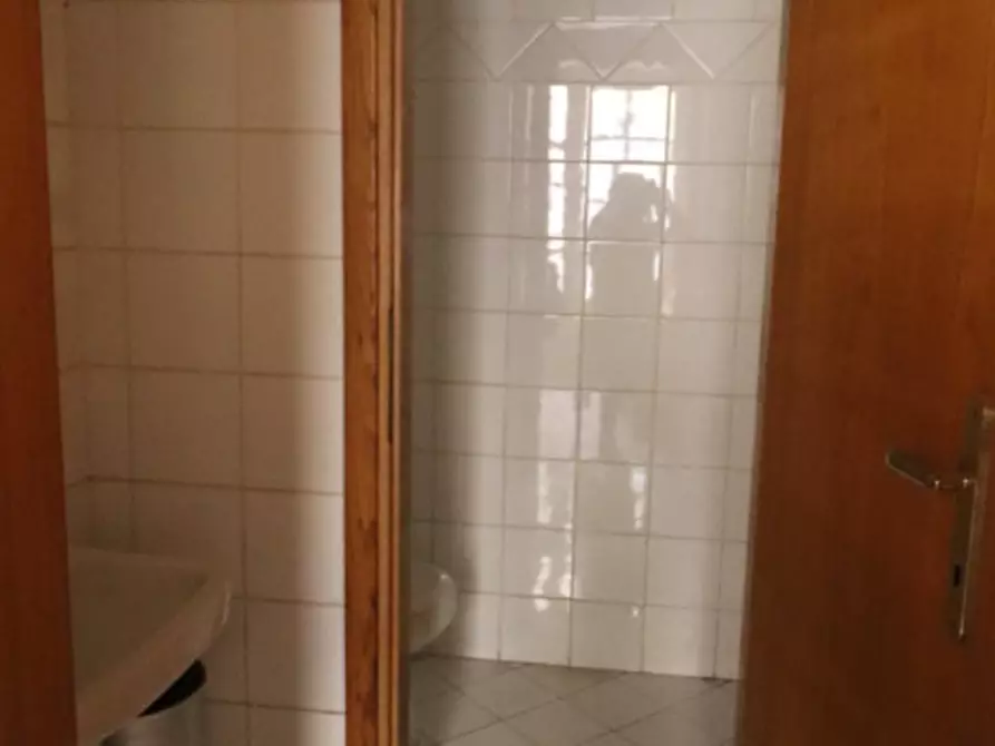 Immagine 12 di Negozio in vendita  in Via Roma a Montevarchi