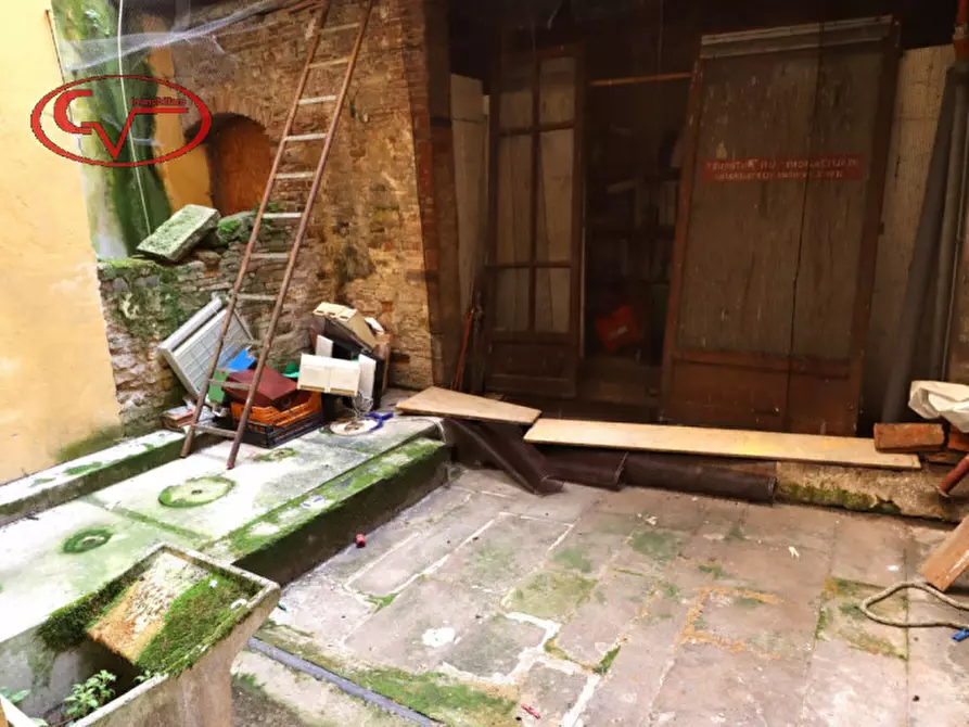 Immagine 13 di Negozio in vendita  in Via Roma a Montevarchi