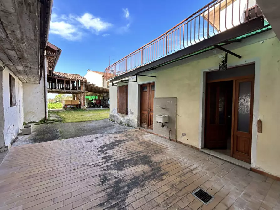 Immagine 2 di Rustico / casale in vendita  in Via Dante Alighieri a Cormons