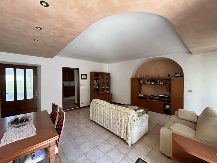 Immagine 4 di Rustico / casale in vendita  in Via Dante Alighieri a Cormons