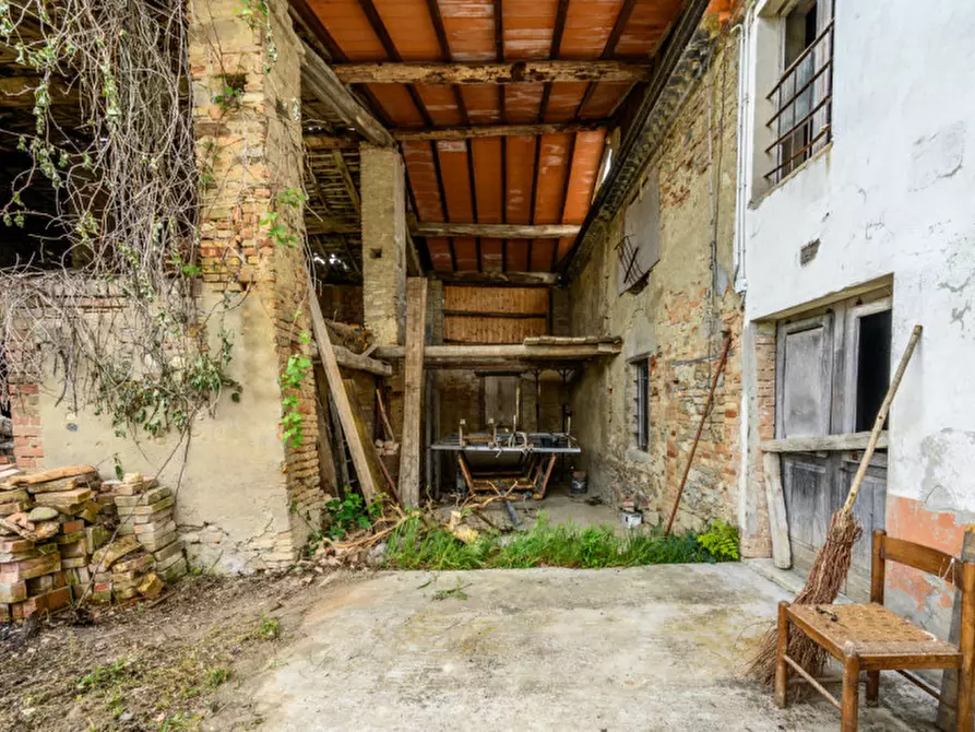 Immagine 46 di Rustico / casale in vendita  in ca Paolini a Medesano