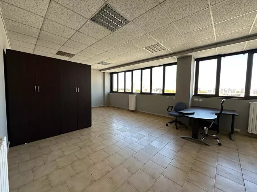 Immagine 1 di Ufficio in affitto  in Via Volta a Corsico