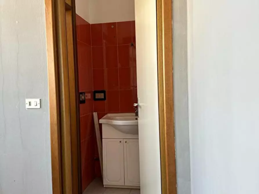 Immagine 4 di Ufficio in affitto  in Via Volta a Corsico