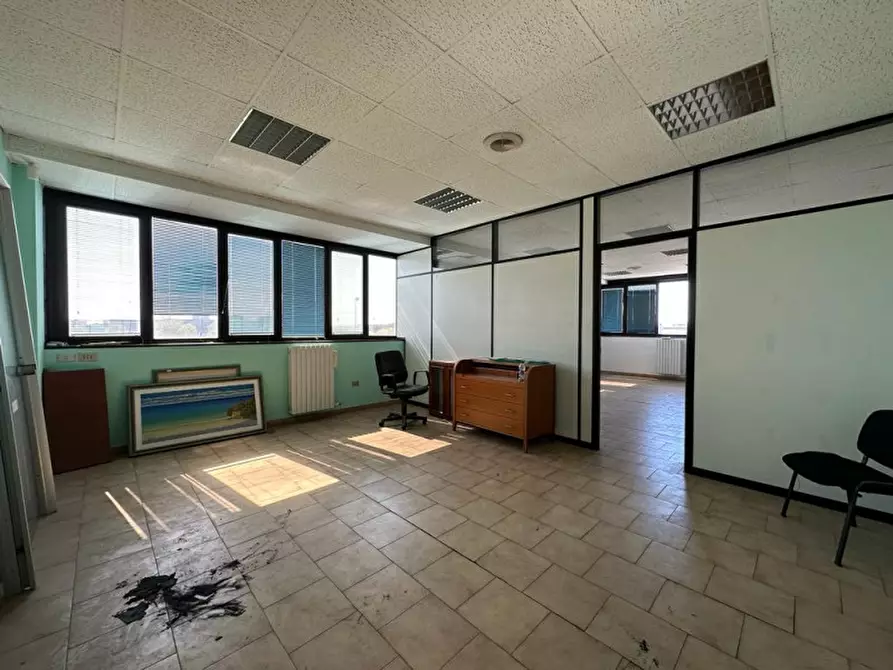 Immagine 1 di Ufficio in affitto  in Via Volta a Corsico