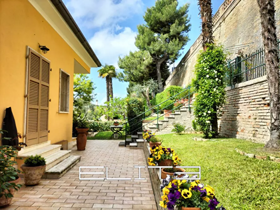 Immagine 1 di Casa indipendente in vendita  in Via Marcelletta a Osimo
