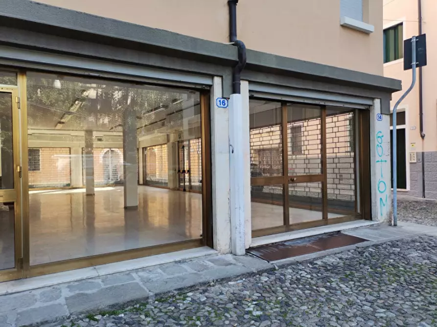Immagine 1 di Attività commerciale in vendita  in Piazzetta S. Girolamo a Padova