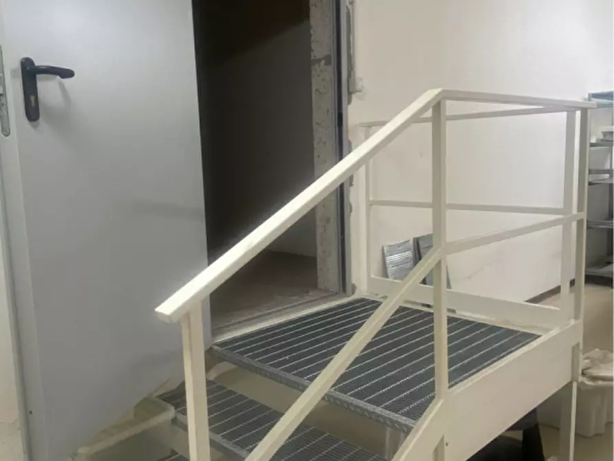 Immagine 5 di Magazzino in vendita  in via San Pio X 34/a a Castelfranco Veneto