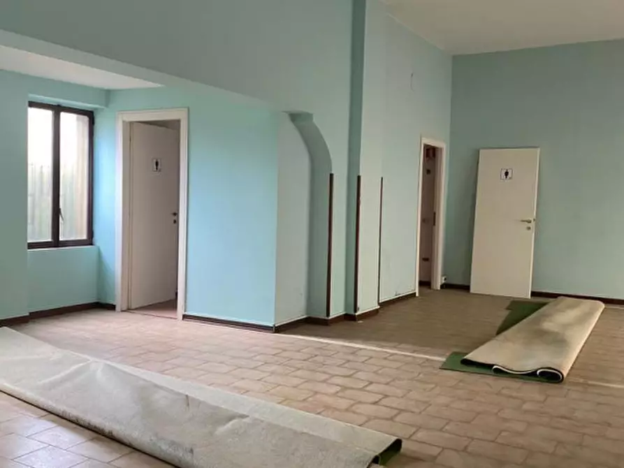 Immagine 1 di Negozio in affitto  in Via Piave a Ghedi