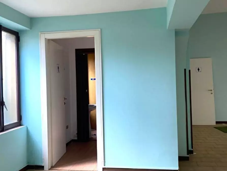 Immagine 2 di Negozio in affitto  in Via Piave a Ghedi