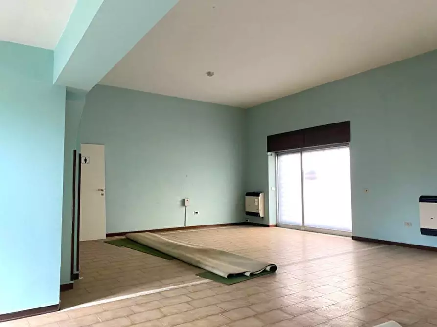 Immagine 3 di Negozio in affitto  in Via Piave a Ghedi