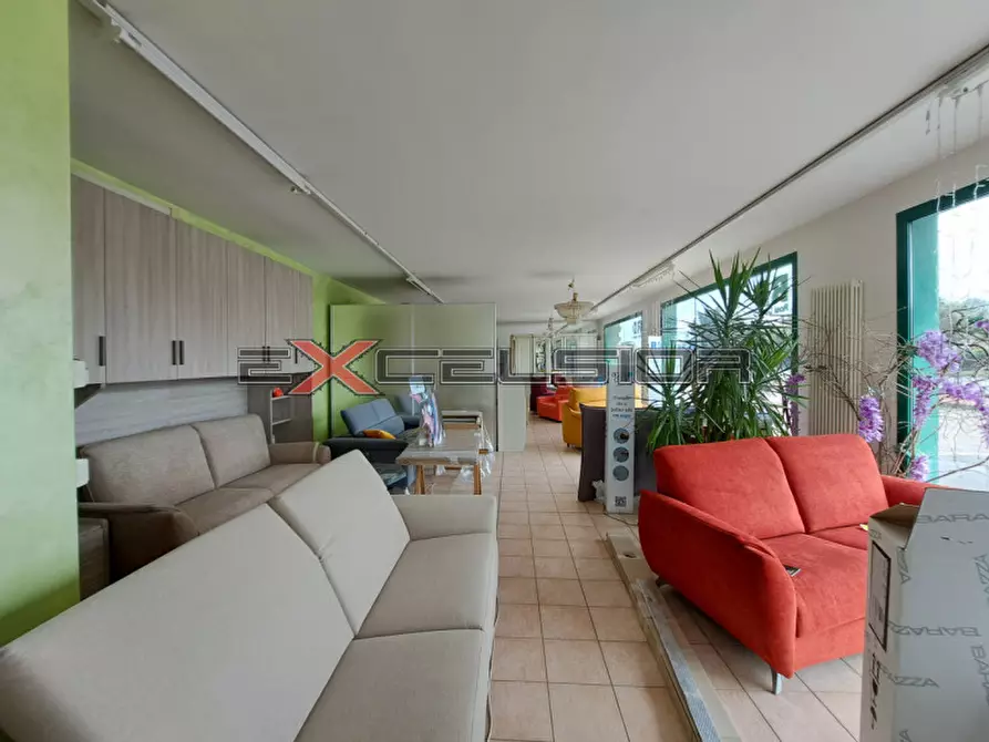 Immagine 3 di Negozio in vendita  in Via G. Matteotti n.20 - bis Cavarzere (VE) a Cavarzere