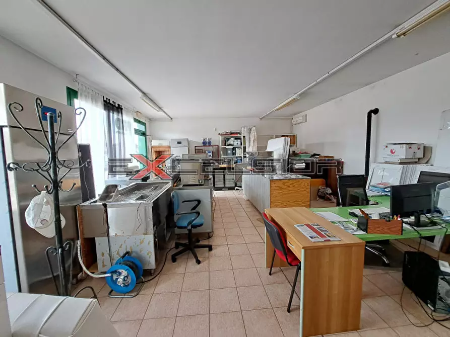 Immagine 4 di Negozio in vendita  in Via G. Matteotti n.20 - bis Cavarzere (VE) a Cavarzere