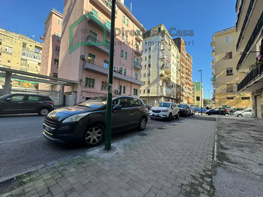 Immagine 1 di Negozio in affitto  in via carafa, 16 a a Napoli