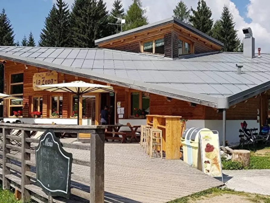 Immagine 2 di Attività commerciale in vendita  a Auronzo Di Cadore