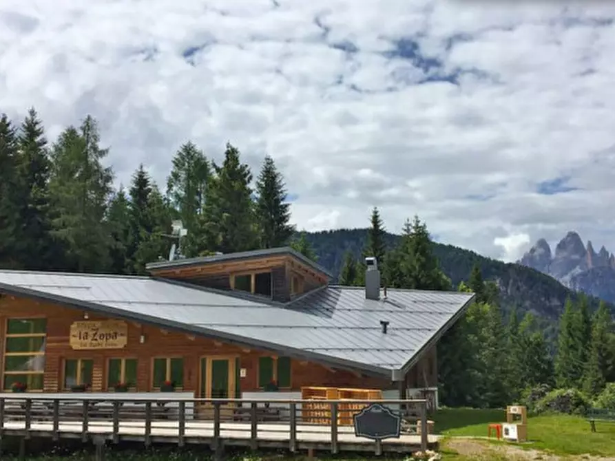 Immagine 4 di Attività commerciale in vendita  a Auronzo Di Cadore