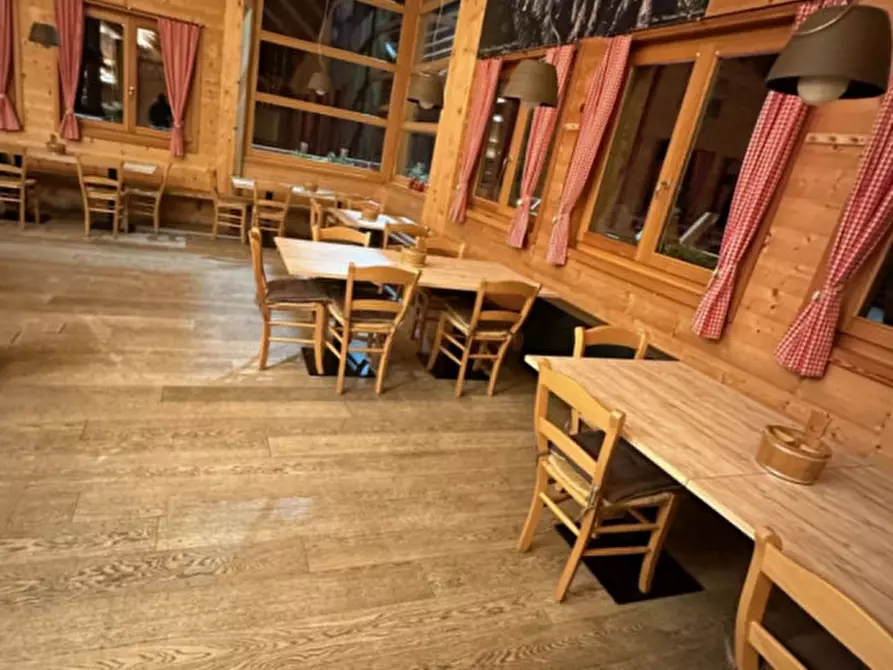 Immagine 10 di Attività commerciale in vendita  a Auronzo Di Cadore