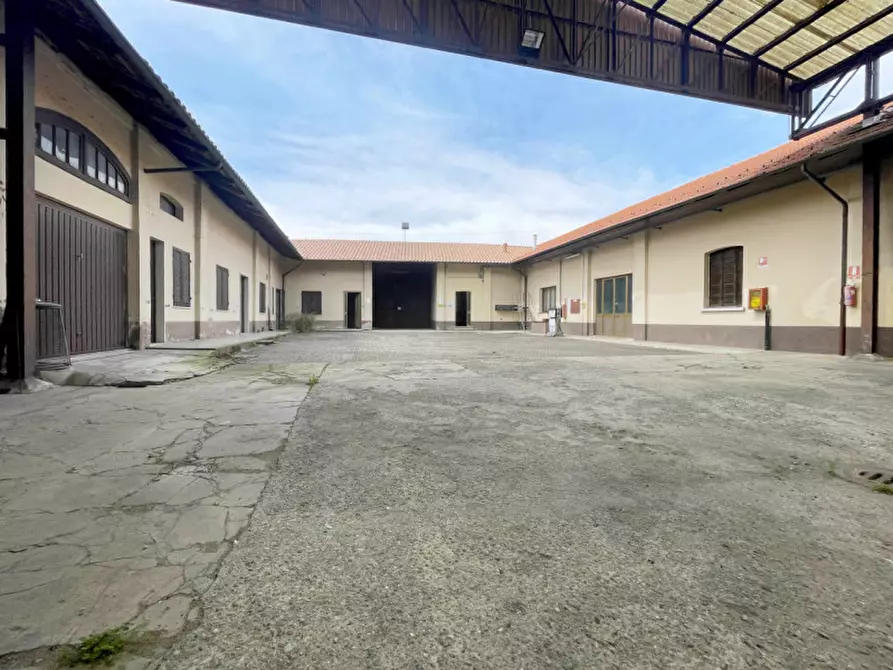 Immagine 4 di Magazzino in vendita  in via Borgomanero 22 / 24 a Cressa