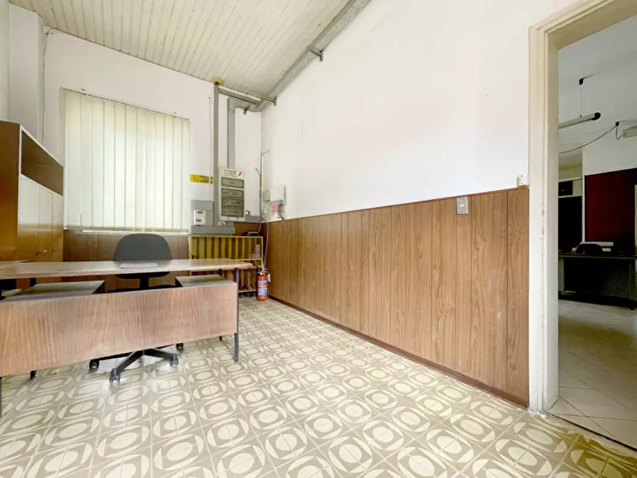 Immagine 5 di Magazzino in vendita  in via Borgomanero 22 / 24 a Cressa