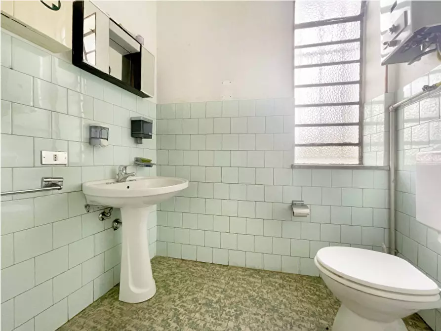 Immagine 11 di Magazzino in vendita  in via Borgomanero 22 / 24 a Cressa