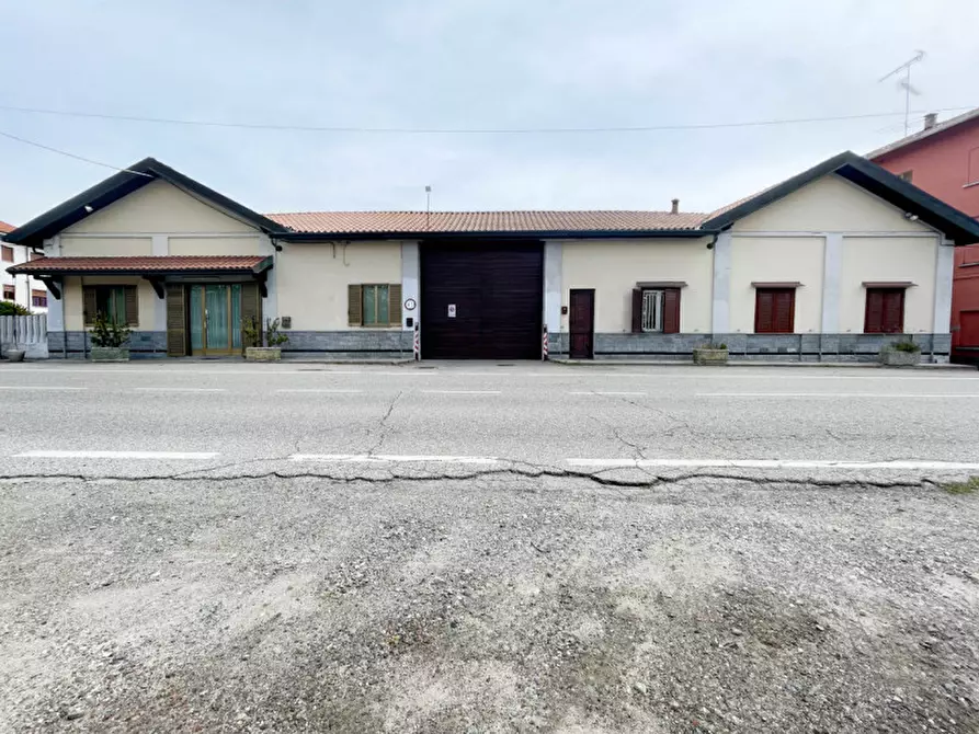 Immagine 12 di Magazzino in vendita  in via Borgomanero 22 / 24 a Cressa