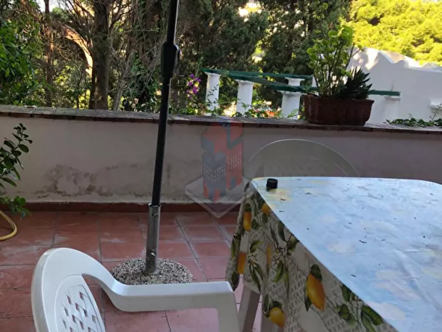 Immagine 15 di Appartamento in vendita  in CAPRI - VIA TRAGARA a Capri