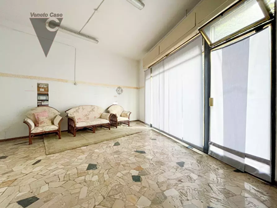 Immagine 4 di Negozio in vendita  a Padova