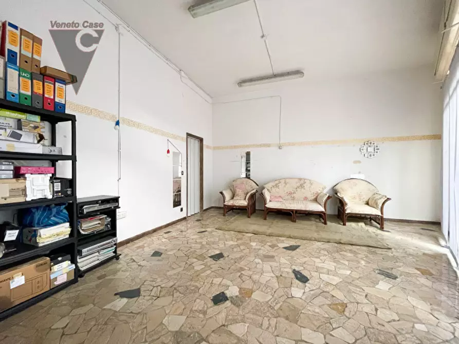 Immagine 6 di Negozio in vendita  a Padova
